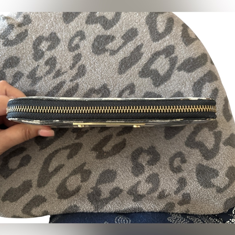 Marc Jacobs Checkered long zippered Wallet - Picture 6 of 12
